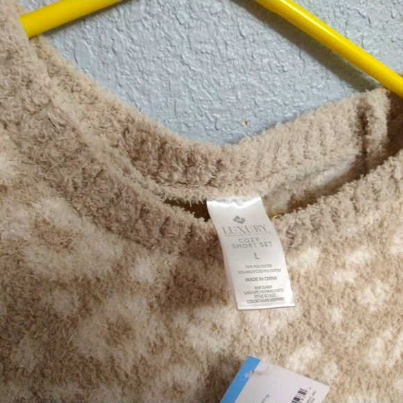 Luxury Premier Collection Cozy Sweater Lounger - Picture 5 of 9